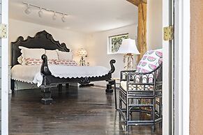 Cinco Chimineas - Indoor Pool, Walk to Canyon Rd, Authentic Historic S
