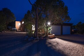 Cinco Chimineas - Indoor Pool, Walk to Canyon Rd, Authentic Historic S