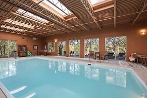 Cinco Chimineas - Indoor Pool, Walk to Canyon Rd, Authentic Historic S