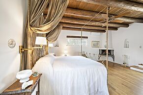 Cinco Chimineas - Indoor Pool, Walk to Canyon Rd, Authentic Historic S