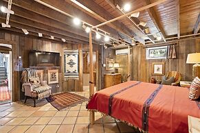 Cinco Chimineas - Indoor Pool, Walk to Canyon Rd, Authentic Historic S