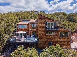 Raven Hill - Stunning Views From Three Decks, Close to Ten Thousand Wa