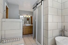 Raven Hill - Stunning Views From Three Decks, Close to Ten Thousand Wa