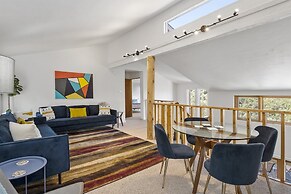 Raven Hill - Stunning Views From Three Decks, Close to Ten Thousand Wa