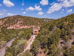 Raven Hill - Stunning Views From Three Decks, Close to Ten Thousand Wa