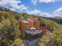 Raven Hill - Stunning Views From Three Decks, Close to Ten Thousand Wa