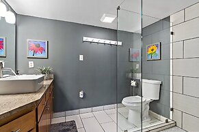 Raven Hill - Stunning Views From Three Decks, Close to Ten Thousand Wa