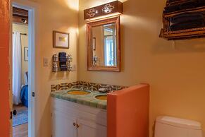 Luna - Historic Adobe Retreat, Walk to The Railyard and The Plaza