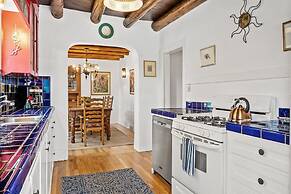 Luna - Historic Adobe Retreat, Walk to The Railyard and The Plaza