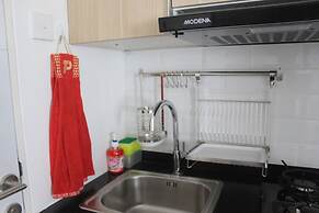 Cozy Living Studio Room At Urbantown Serpong Apartment