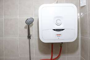 Cozy Studio At Pinewood Apartment Near Unpad Jatinangor