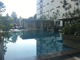 Cozy Studio At Pinewood Apartment Near Unpad Jatinangor