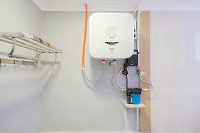 Comfy And Homey Studio Room At Meikarta Apartment