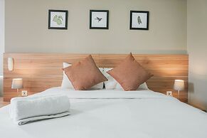 Minimalist And Cozy Stay 1Br Apartment At Mustika Golf Residence