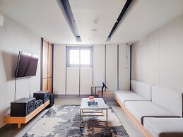 Japanese Cozy Style Studio At Bintaro Embarcadero Apartment