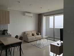 Comfortable And High Floor 1Br Paddington Heights Apartment