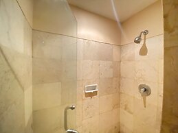 Gorgeous & Classic 2Br At Braga City Walk Apartment