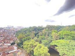 Comfortable 2Br Apartment Ac In Living Room At The Jarrdin Cihampelas