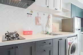 Minimalist Studio Room With City View At West Vista Apartment