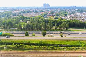 Best And Simply Modern 1Br At Tuscany Apartment