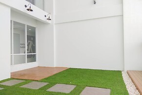 Modern And Comfy Studio Apartment At Patraland Urbano