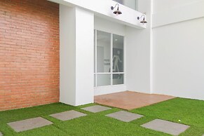 Modern And Comfy Studio Apartment At Patraland Urbano