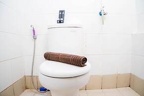 Nice And Comfort 2Br At Bassura City Apartment