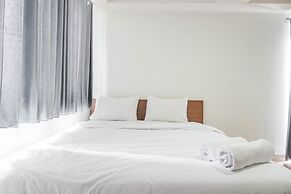 Scenic And Strategic Studio Amethyst Apartment