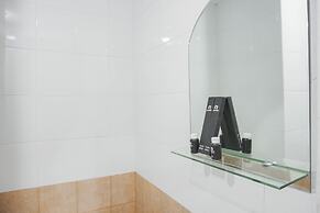 Comfy Studio Green Pramuka City Apartment Near Mall