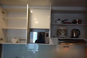 Homey And Cozy Stay 2Br At Casa Grande Apartment