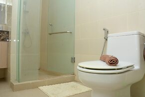 Homey And Cozy Stay 2Br At Casa Grande Apartment