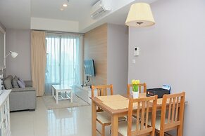 Homey And Cozy Stay 2Br At Casa Grande Apartment