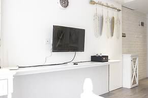 Elegant & Stylish Studio At Gateway Pasteur Apartment