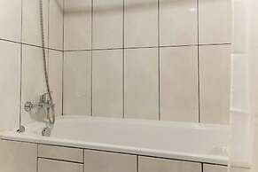 Chic And Cozy 2Br Grand Kamala Lagoon Apartment