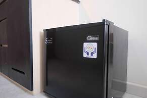 Sophisticated Studio Room At Podomoro Golf View Apartment By Travelio