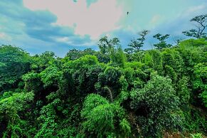 Sophisticated Studio Room At Podomoro Golf View Apartment By Travelio