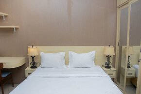 Comfort And Strategic Studio At The Nest Puri Apartment By Travelio