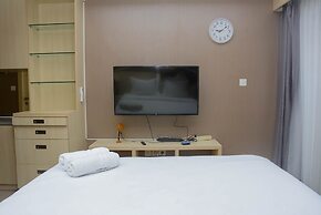 Comfort And Strategic Studio At The Nest Puri Apartment By Travelio