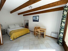 Les Trois Cèdres