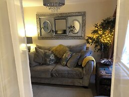 Lazy Nest - Sleeps 4, Parking, Garden & Hammocks