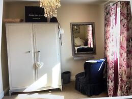 Lazy Nest - Sleeps 4, Parking, Garden & Hammocks