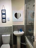 Lazy Nest - Sleeps 4, Parking, Garden & Hammocks