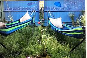 Lazy Nest - Sleeps 4, Parking, Garden & Hammocks