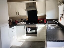 Lazy Nest - Sleeps 4, Parking, Garden & Hammocks