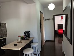 APARTMENT &