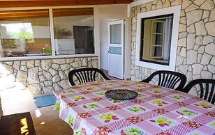 Cosy Apartment Near the Beach in Zubovici, Croatia