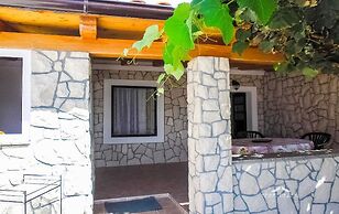 Cosy Apartment Near the Beach in Zubovici, Croatia