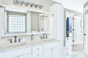 Peaceful Waterfront Pool Home 3 Bedroom Home by RedAwning