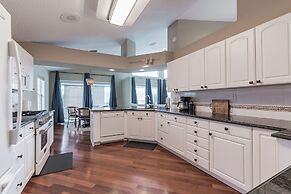 Peaceful Waterfront Pool Home 3 Bedroom Home by RedAwning