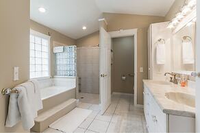 Peaceful Waterfront Pool Home 3 Bedroom Home by RedAwning